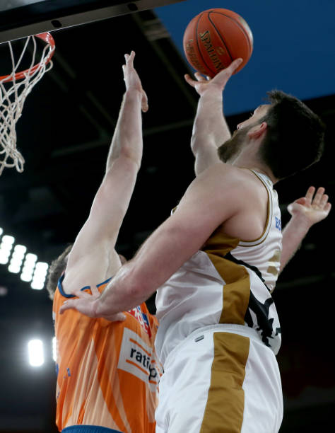 更是对他们 更是对他们